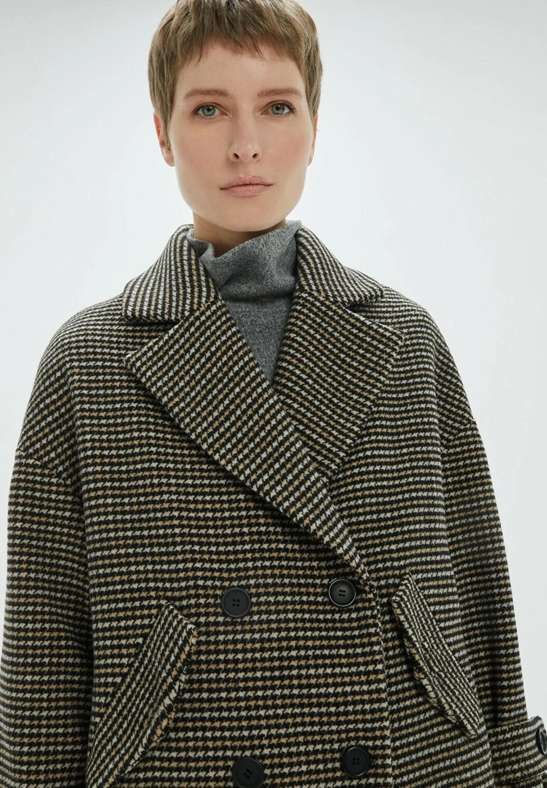 Classic Cut With Front Crossover - Manteau Court|System Action Sale