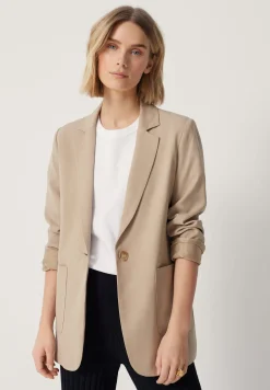 Manteau Court|someday. Cheap